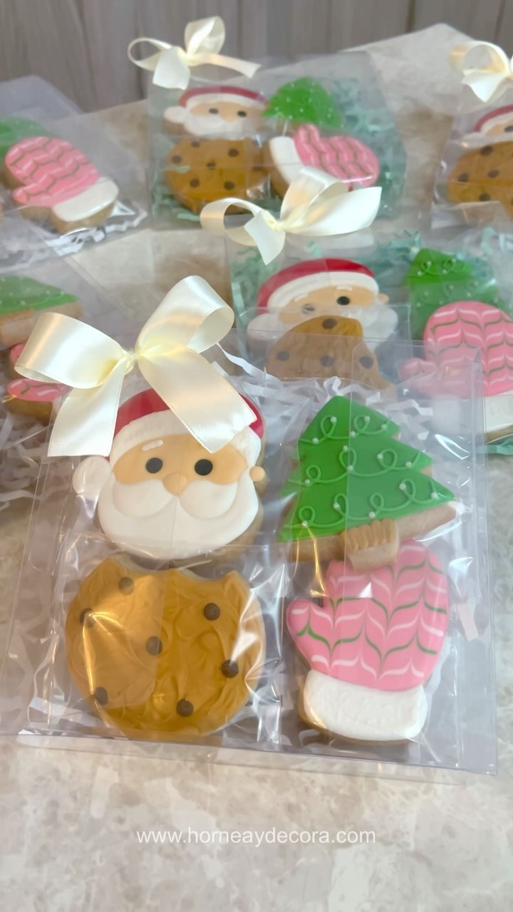 Galletitas navideñas en cajita, perfectas para regalo 🎁
#christmascookies #royalicingcookies #royalicing #christmas #christmasgifts