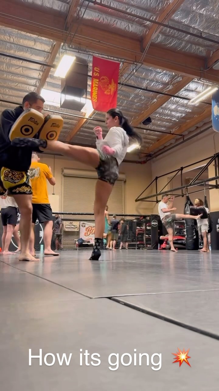 It’s been 1 year since I started learning Muy Thai Kickboxing and MMA! 🥊
My parents taught me boxing since birth but I never took it seriously. And even when I interviewed fighters, I’m like sooo you just like gettin hit?! 😆
But once I learned I could kick ppl in the head and choke them out, boyyyy it was a wrap!
By far one of the best workouts I’ve done and I love learning new combos and techniques every week and pushing my limits.
You gotta be a lil sick in the head to keep coming back but this is one therapy that works for me 💆♀️
Shoutout to @mr_fresh_one for helping me start my journey and punching me in the nose to remind me that I wasn’t there for a beauty pageant 👸🏽
And big thanks to @christianconde for taking 🥜 shots and helping me put in work this past year! If u don’t come back to class soon we fightin forreal 💥
I love training at @xcmma and seeing what drills the coaches will teach us next to get us to our full potential.
DM me the word ENERGY if you’re trying to be a superhero with me 🦹♀️🦸♀️
#mmatraining
#muythaiboxing
#energyiseverything
#womenfighters
#boxingworld