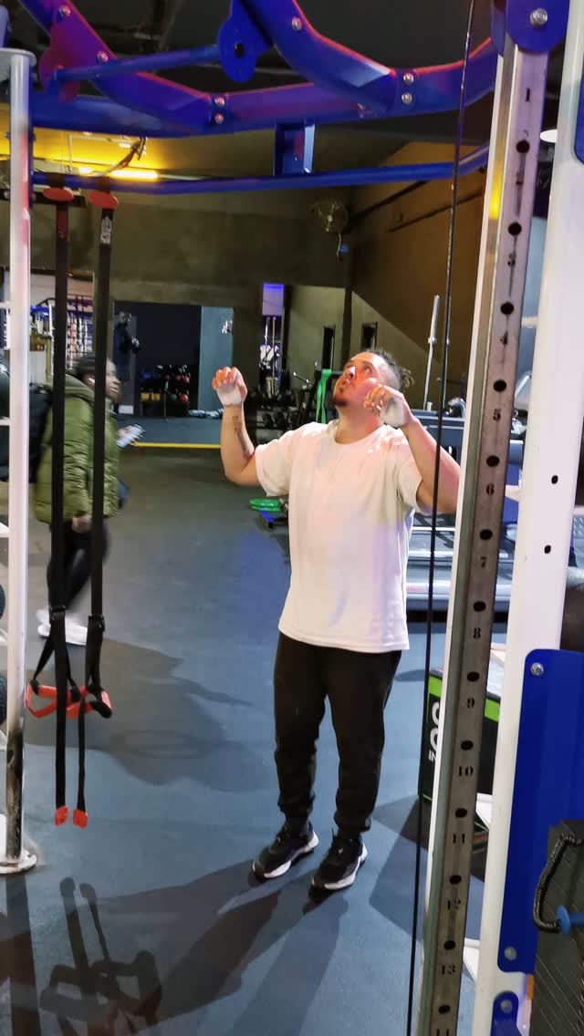 Like a BOSS!!! 🎖️
Nathaniel has massively improved his mobility since training with me, he is now pain free and is not stopping!!
#mastermindframes #personaltrainer #stretchcroydon #functionalfitness #functionaltraining #pilates #calisthenics