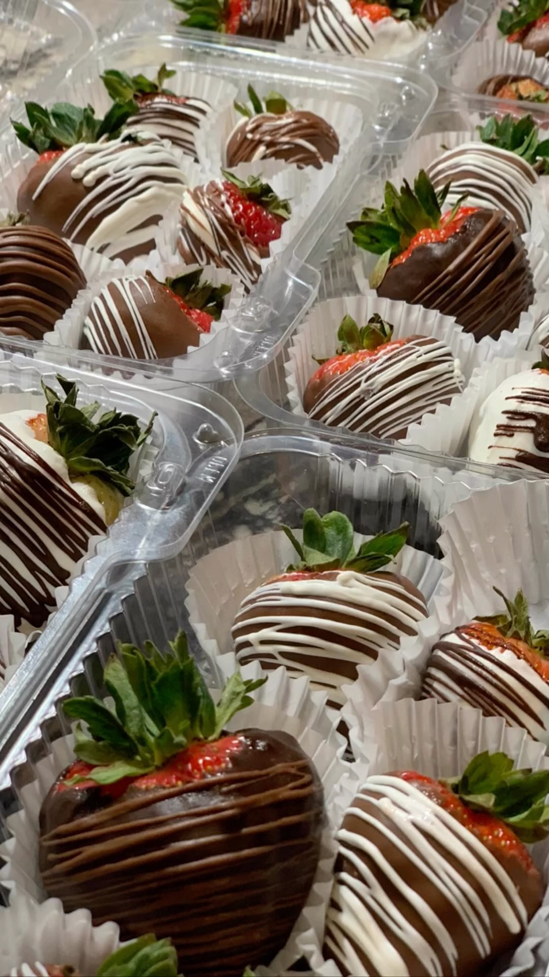 Happy Sweetest Day! 6 pack chocolate covered strawberries are available in the shop today while supplies last.
.
.
#sweetestday #chocolate #local #yum #love #gift