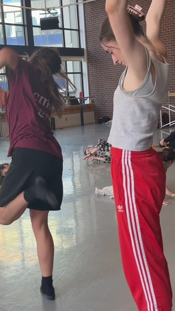 Incredibly grateful to have the opportunity to teach Choreographic Lab at @sfucontemporaryarts this semester. We have a studio showing of a work we’ve been creating tomorrow (Monday) at 3:30pm! DM if you’d like to come by!
Dancers and collaborators @elizabeth.kiss @gabi.h.j @dasgnoo @sonja.kwantes @erich.the.knight @elyzasamson @v0vien @lia_sieben18 @clara.xuxinlei
Music by @stefannazarevich