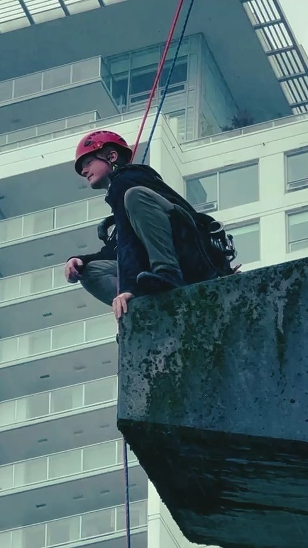 🦇🆚🕷 Batman vs. Spiderman: Window Cleaner Edition 🏙️
#ropeadopewindows #ropeaccess #workatheight #windowcleaning #ropeaccesstechnician #batman #spiderman #yvr