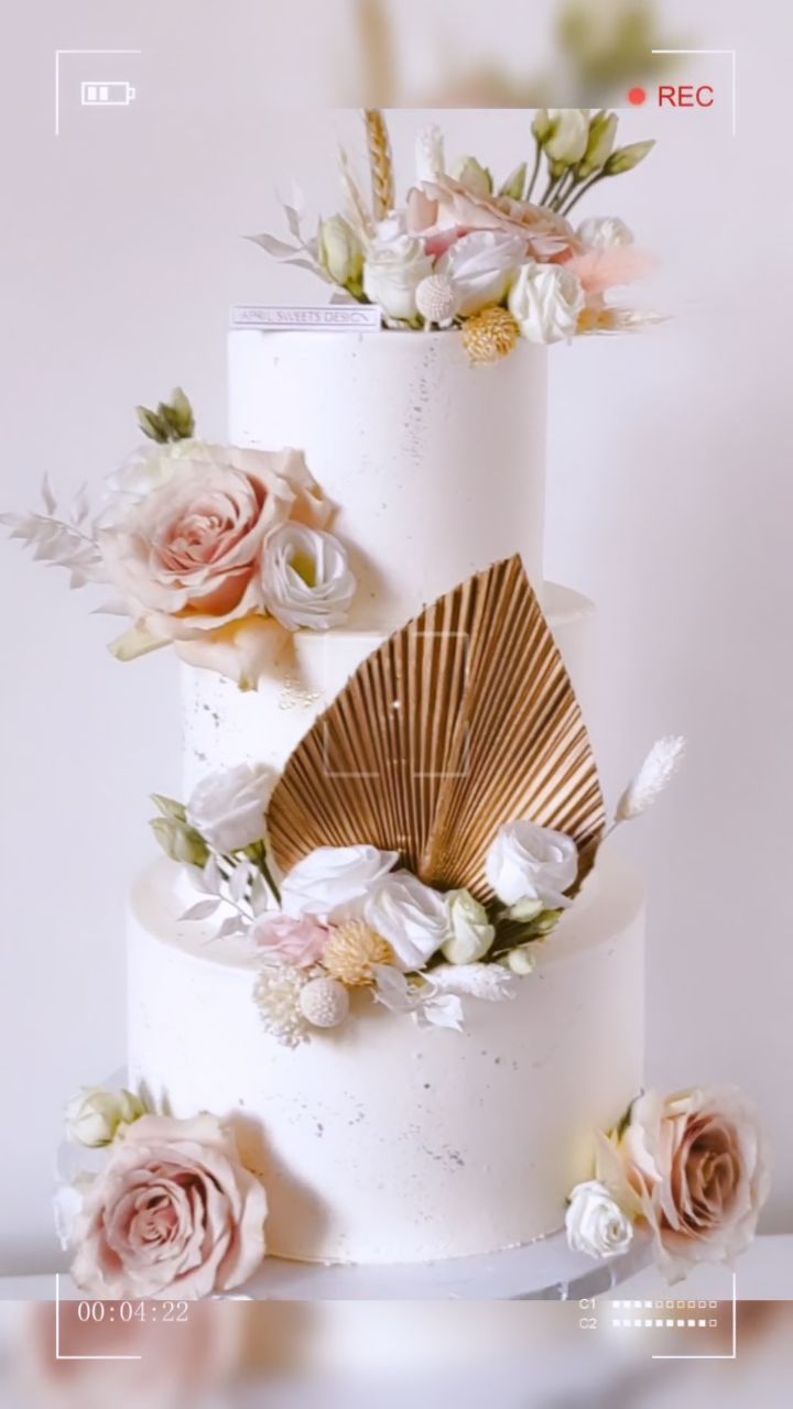 ๐บ๐ฉท Embrace the beauty of early spring with our elegant wedding cake! Perfect for a romantic celebration, this cake is a symbol of new beginnings and everlasting love. Let us create a sweet masterpiece for your special day! ๐ฉท
#SpringWedding #Elegance #NewBeginnings #weddingcake #toronto #RichmondHill #aprilsweets #aprilsweetscake #theartofsweets #wedding #birthday #partygirls #love #buttercream #cakery #CakeMagic #cakedelivery #chocolatedrizzle #floralcakes #APRILSWEETSCanada
www.APRILSWEETS.com