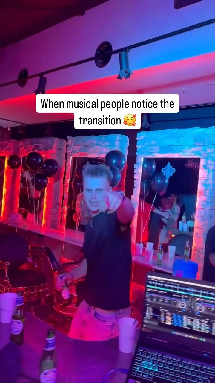 One transition, endless connections 🎛️🎶✨ Music is the universal language 🌍💖, and seeing reactions like this reminds me why I love doing what I do. Let’s keep creating moments together 🙌🔥
#djtransition #djlife #djlifestyle #party #event #dj #mixing #nightsky #kyla #housemusic