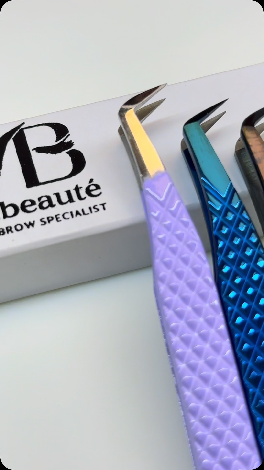 👉🏻⭐️Elevate your lash game with the Volume Tweezers Collection from Me Beaute Supplies!
🌞Featuring a diamond-coated interior, these tweezers make creating handmade volume fans faster and easier. Their medium weight ensures comfort, so you can work without fatigue.
🎊
Each tweezer is hand-tested by My Nguyen to guarantee it picks up over 10D lashes effortlessly.
Ready to transform your lash artistry?
Shop now at [mebeaute.co.nz 🥰