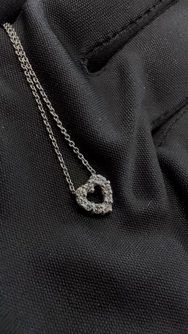 Uma joia super delicada em ouro branco e diamantes. Você usaria um colar assim? #colardelicado #colardeouro #ourobranco #diamantes
