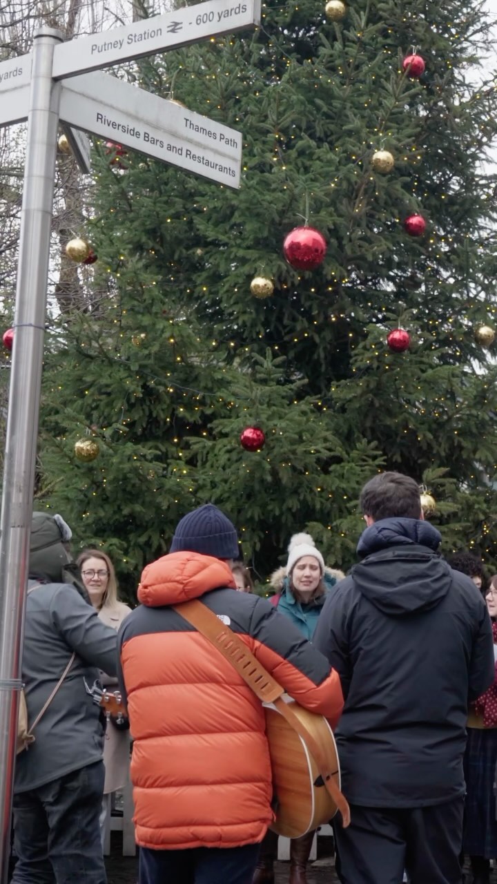 Last Sunday we went off to sing Carols on the streets of Putney and handed out plenty of flyers (and chocolates!) inviting people to our Carol Service happening this Sunday! ๐
We canโt wait to see you!
This Sunday the 10th of December from 4-5pm
-3:30pm for mulled wine and mince pies ๐