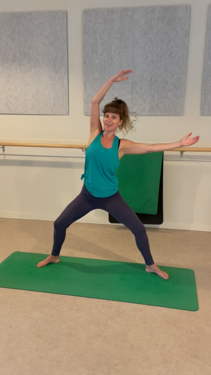 Tai chi is de eerste track in de bodybalance les. Om bewust te worden van het lichaam. Om het lichaam op te warmen. En om de energie in beweging te brengen.
Energie wil stromen. Gestagneerde energie geeft spanning. Ik weet er uit ervaring alles van: mentale spanning, emotionele spanning en fysieke spanning. Het heeft uiteraard allemaal met elkaar te maken. En weer beweging terugbrengen begint altijd in het lichaam.
#bodybalance #bodybalance105 #taichi #energie #lichaamsbewustzijn #yoga #yogaflow #taichiflow #lesmills