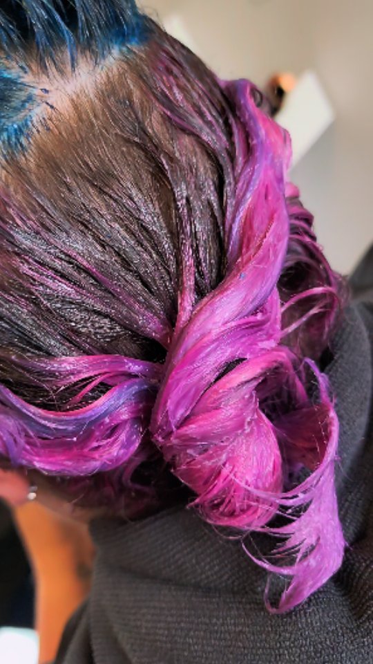 Most of the time for Vivids, I do an all over bleach on the roots because it gives it a poppy/bolder look!
For my client, I did traditional foils so that her natural hair would blend in more as it grew out.
This allows my client to be lower maintenance while still being able to rock her fun colors!
Tell me which one you like best!