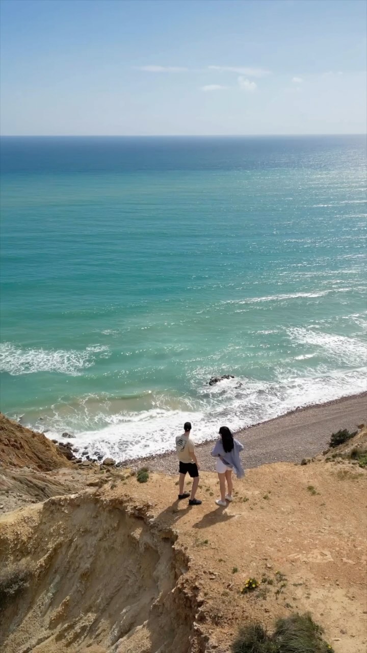 La brise sur une falaise qui surplombe l’Atlantique, au Portugal > la canicule au Québec
📍Burgau, Algarve