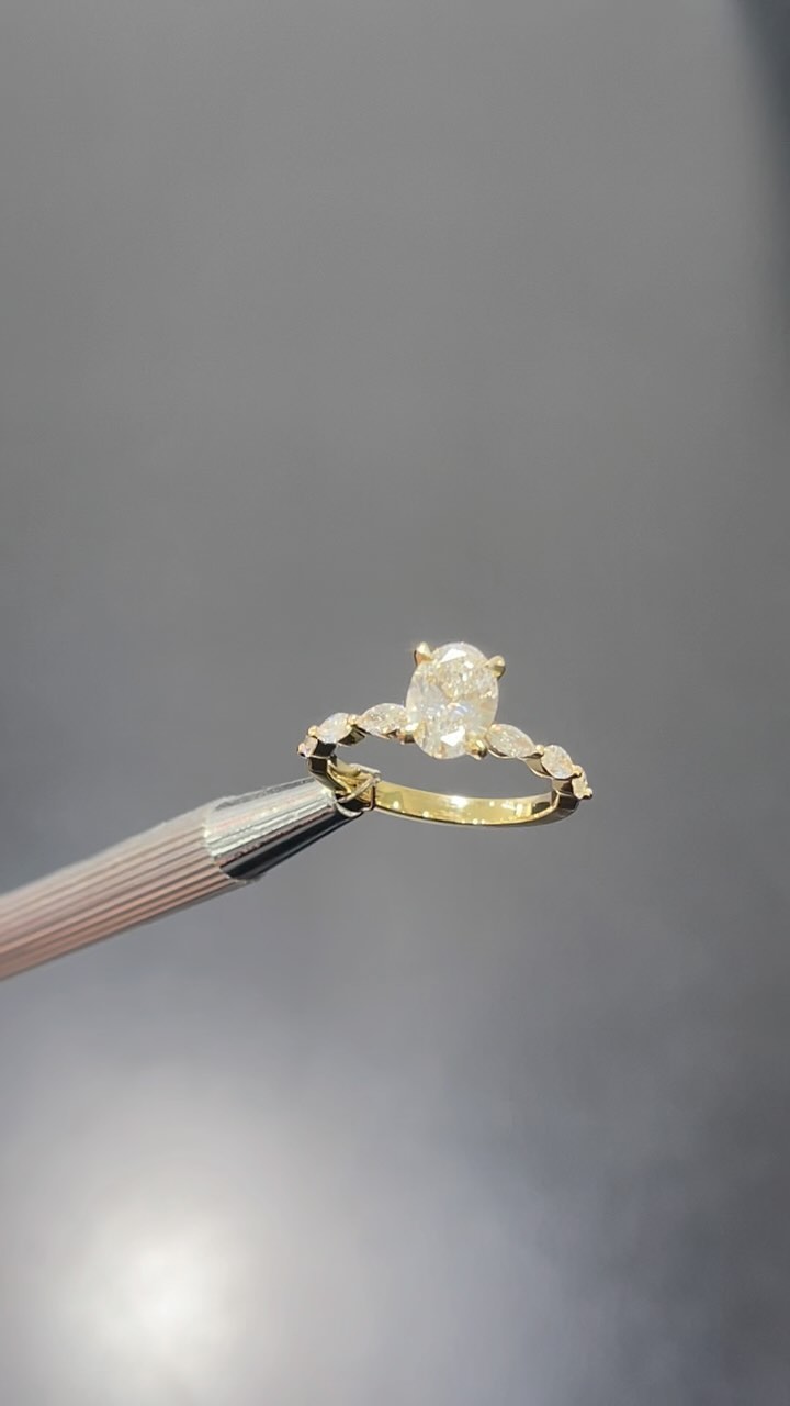 Gold and Diamonds a match made in heaven ✨
#gold #diamond #engagement #trend #local #designers #jewellers #gemmologists #illawarra #southcoast #wollongong #autralianmade #crowndiamondjewellers
