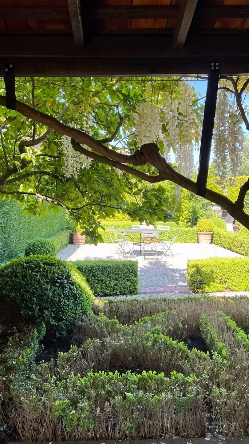 Looking for a break but don’t want to go too far from Melbourne?
Kyneton is just over an hour from the CBD (less from the Northern suburbs) and offers first class dining, shopping, walking, gardens and art galleries.
Book a stay and after a morning discovering the town spend the afternoon in the shade of our front verandah, looking over the parterre garden, before dining at one of Piper Street’s excellent restaurants. Radical pleasure!
Some November and December weekends remain available: check @airbnb or make an enquiry via our website, kynetonoldrectory.com.au
The Old Rectory is listed by @nationaltrustvic
Outdoor @fermob furniture from @classicwithatwist
Terracotta pots from @kellockpotsnplanters
@visitmacedonranges
@daylesfordmacedonranges
#kyneton
@piperstkyneton
#oldrectory
#parterre
#kynetonaccommodation
#macedonrangesweddingaccommodation
#elopementwedding
#oldrectorygarden
#wisteria
Our favorite Piper Street restaurants include:
@midnightstarling
@marchesa_kyneton
#tansys
@missmslounge
#radicalpleasure