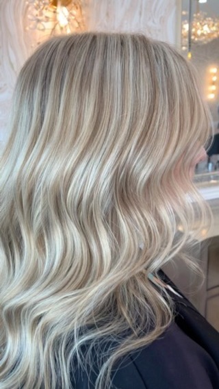 The IT Girl summer blonde 🐚
This Full Blonding with Balayage tip outs and a haircut is pure perfection!
Blonde transformation by Cecilia ✨
Book your appointment today!
📍Bella Mia Salon
174 E Boston Post Rd
Mamaroneck, NY 10543
For Bookings:
@bellamiasalon_
☎️ Call 914-292-5522
📱Text 914-563-7224
🌐 Book online:
www.bellamiasalonny.com
#bellamiasalon_ #westchesterny #westchesterhairstylist #mamaroneckny #bestofwestchester #westchestercounty #hairinspo #nyhaircolorist #greenwichct #rye #portchester #larchmont #larchmontmoms #harrison #newrochelle #nyhairstylist #westchestersalon #westchesterhairextensions #westchesterhairsalon #westchesternyhairstylist #mamaroneckhairsalon #mamaroneckhairstylist