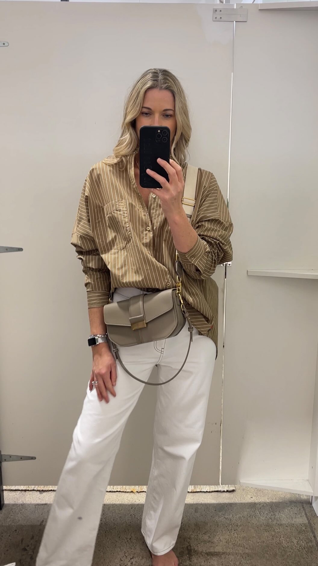 How many looks did I pull together in 20mins and what piece was my ‘ can’t leave the store without it ‘ purchase ?
@superettestore has just dropped their 2nd Love Club drop in store and there were a few pieces that drew me in, a white shacket / jean combo for starters that is going to lend itself to being worn a zillion ways heading into spring / summer and some fresh colour updates in a handful of essential wardrobe staples.
I instantly fell in love with one item in particular which came home with me……can you guess what it was ?
#nzstylist #wardrobestylist #styleinspo #2024fashion