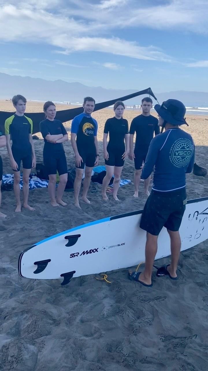 Midweek surf lesson! 🏄♂️🌊
•
•
•
•
•
#surflessons #surfvallarta #gosurf #visitpuertovallarta #rivieranayarit #banderasbay #instabeach #waves #instamexico #instatravel #nuevonayarit #nuevovallarta #jalisco #vacation #sea #views #surf #surfing #fun #puertovallartasurf #mainlandmexico #vidantasurf #hardrockhotel