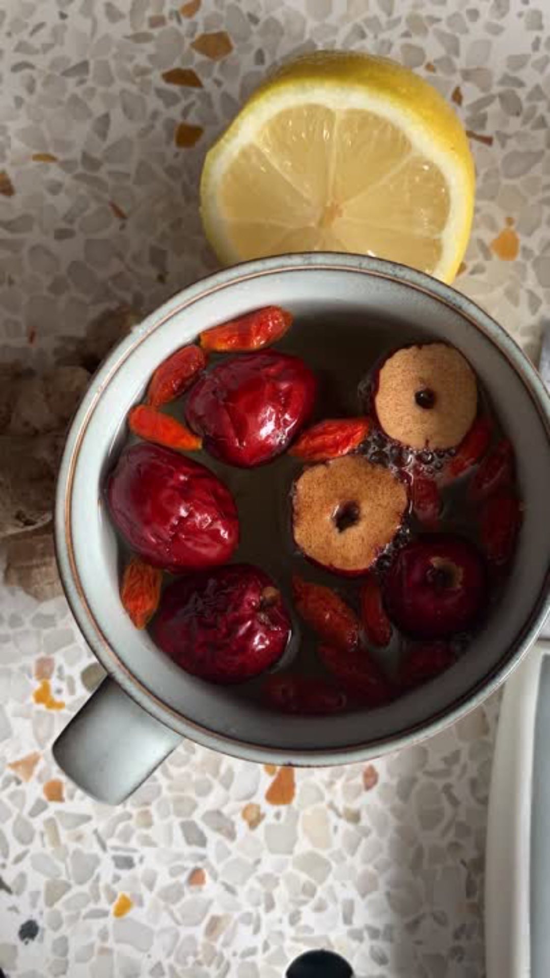 Another staple Chinese Medicine tea to add to the list - Goji Berries and Red Dates.
Together in Chinese Medicine they nourish Blood and Qi and have so many benefits for women’s health such as promoting a healthy cycle and nourishing postpartum.
They also support digestion and energy, calm down the mind and promote a healthy skin glow.
Not to mention supporting the Kidneys and Liver, this tea is absolutely packed full of vitamins, minerals and anti-inflammatory properties.
------
Glow Acupuncture & Chinese Medicine 106 Canterbury Rd, Middle Park VIC 3206
.
.
.
.
.
#chinesemedicine #herbalteablend #energy #periodtea #calmingtea #acupuncture #glowacupuncture #gojiberries #jujube #periodpain #irregularperiods #PMS #naturalmedicines