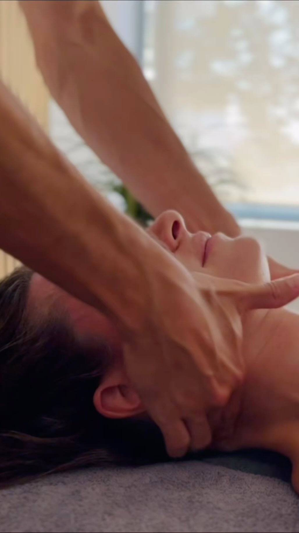 Porque é que adoramos a massagem de cabeça e pescoço!
• Alivia o stress e a ansiedade
• Reduz a tensão no pescoço e nos ombros
• Previne dores de cabeça
• Promove um sono melhor
#massagem #massagemparede #massagemcascais
Faz uma pausa para revigorar
MP para reservas
Why we love Head & Neck Massage!
• Relieves stress and anxiety
• Reduces neck and shoulder tension
• Relieves tension headaches
• Promotes better sleep
#massages #massagesparede #massagescascais
Relax & Rejuvenate
DM for bookings