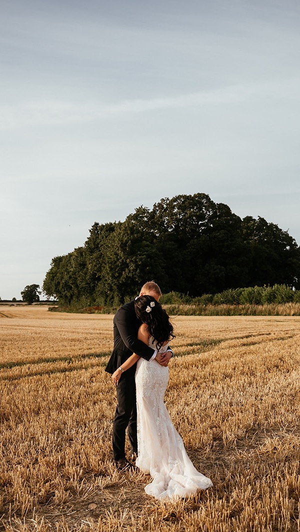✨Stunning ‘sneak peak photos’ from the amazing @laurenbraithwaite.photography of Vicki’s summer wedding held@in@rural Dorset✨
Venue @abbotscourt
Photographer @laurenbraithwaite.photography
HMUA @brides_by_nikki
Dress @annabridal
Flowers @the_englishgardenflorist
Venue Decor @thehouseofstylinguk
#bridalhairandmakeup #bridalmakeup #bridalhair #dorsetbride #brides_by_nikki #bridalhalfup #bridalhairflowers #bridalglammakeup #hampshirehairandmakeup #dorsethairandmakeup