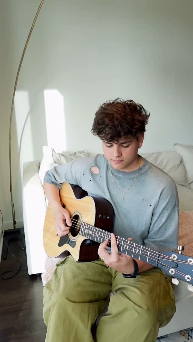 The cat was a paid actor
.
.
.
.
.
.
.
#music #cover #howdeepisyourlove #guitar #artist #musician #singer #florida #christian