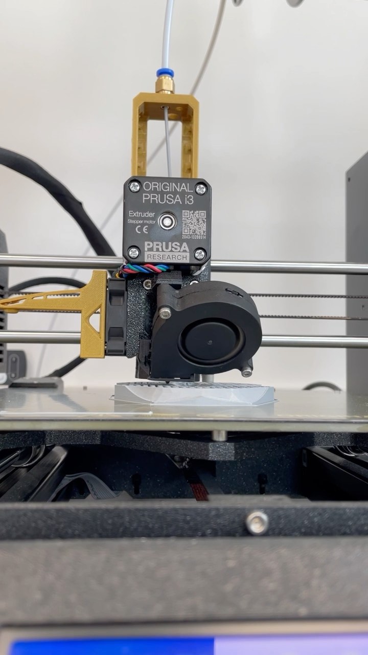 Unsere 3D Drucker im Einsatz 😎
#kfo #kieferorthopädie #zahnarzt #praxis #3ddruck #3d #hildesheim #spaßbeiderarbeit #zfa #filament #labor #zahnspange #zahntechnik