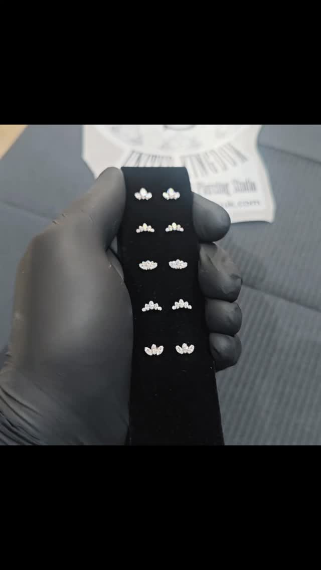 Latest drop from @industrialstrengthuk and we happy to introduce new Diadem attachment and matching septum clicker.
Be amazed how shiny they are!!! (even better in person, video doesn't do their justice)
💎💎💎💎💎