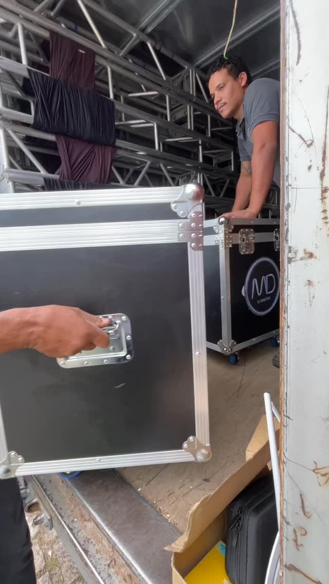 Estrutura completa de sonorização, iluminação e painel de led pra o casamento da Amanda e do Rodrigo