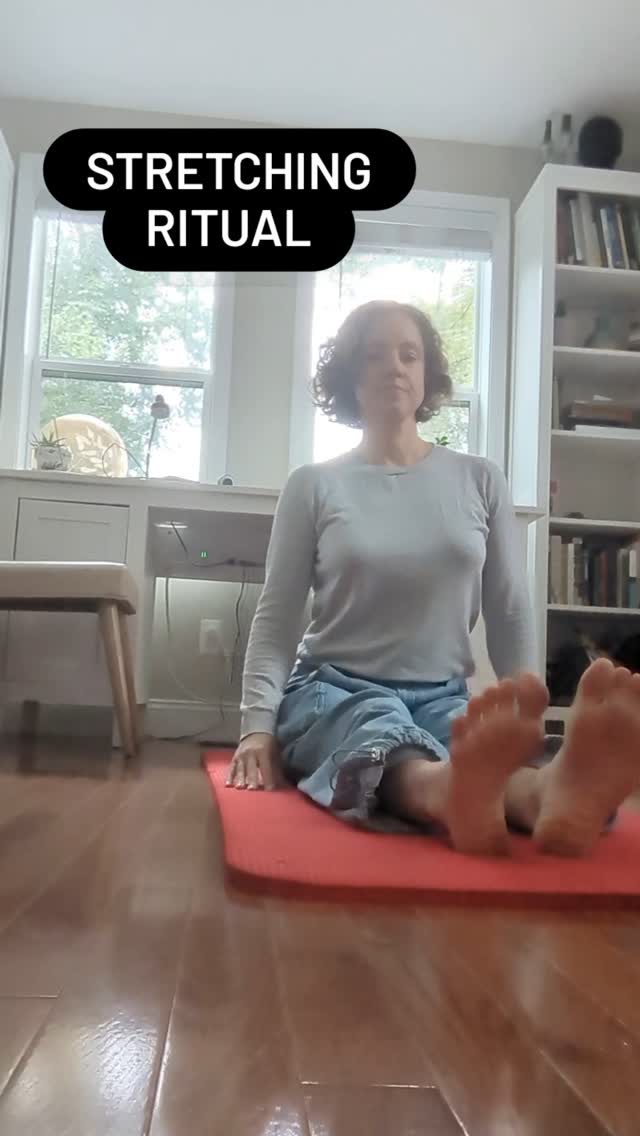For many of us, the devastating, scary things in our world feel very intense right now. If you'd like to experiment, this stretching practice is one way to honor and *move with* all the heaviness:
🟠 Pick a song that has meaning for you, or feels right to you today
🟠 Set an intention
🟠 Follow along with the stretches in this video or stretch the way that feels right in your body today
🟠 Hydrate, listen to what arises, get support, rest & take action as need
#somatictherapy #mindfulness #mindbody #griefritual #polyvagaltheory #traumasensitivemindfulness