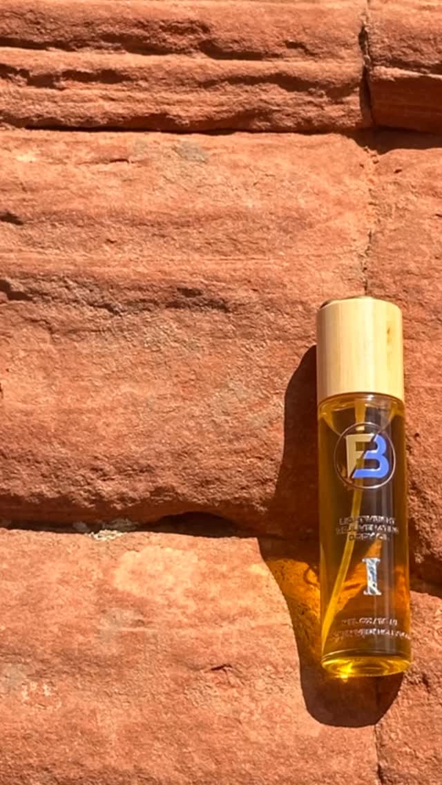 ✨ Elevate your presence with our luxury scent oil, expertly crafted with bold turmeric, nourishing rosehip, and rich shea nut oils. Non-greasy and effortlessly refined, it leaves your skin glowing and you smelling exceptional all day long. 🔥 #MasculineLuxury #StaySharp #smellgood #menskincare