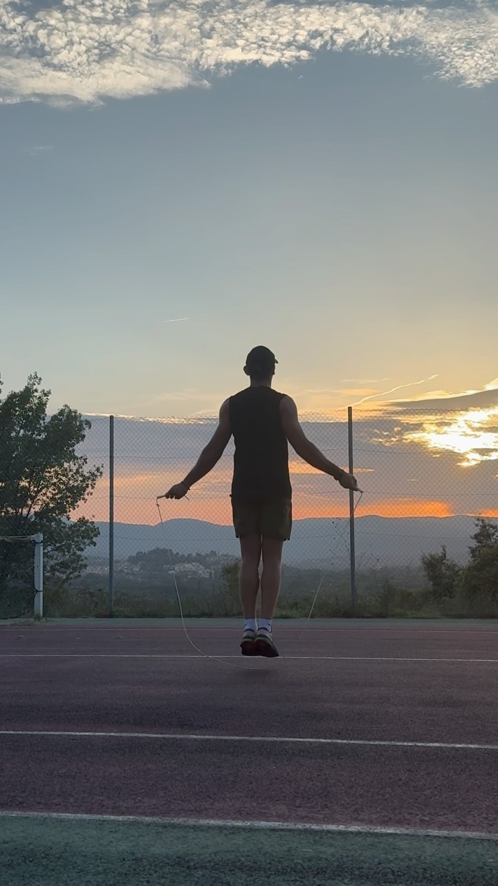 Evening finish
#sainttropez #men #sport #jumprope #sunset #fit #motivation