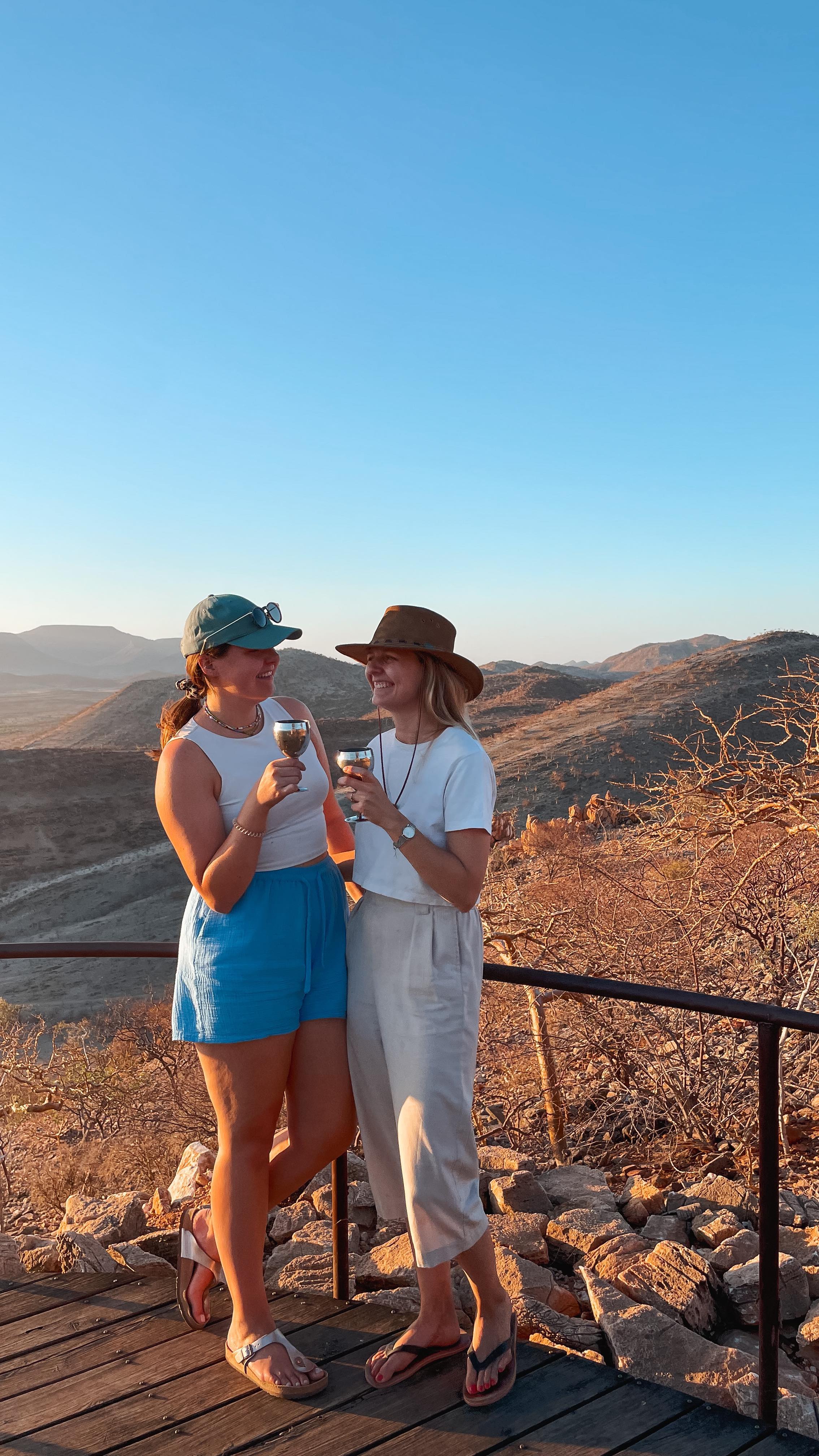 Sundowner in Namibia 🍷🇳🇦
Weil meine beste Freundin heute Geburtstag hat, dachte ich mir ich teile euch noch dieses tolle Video von unserer gemeinsamen Reise im Oktober. Das ist einfach schon wieder so lange her! Muss definitiv wieder gemacht werden 😍
It’s my best friends birth today and I thought I will share this amazing video with you from our last trip together back in October. It’s been that long already! We will definitely need to go on another trip soon 😍