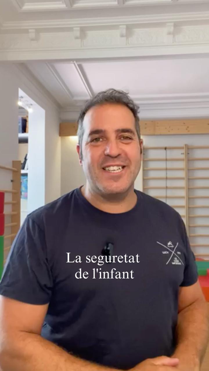 “La seguretat de l’infant i la nostra actitud”
La seguretat d’un infant està relacionada i podem millorar-la quan tenim en compte que:
🥳 Han de viure experiències positives en tots els sentits.
♥️ Els adults som els que donem aquesta seguretat amb les nostres paraules i acompanyament.
🤸Hem de saber en quin moment maduratiu està el nostre infant.
💫 Mai l’hem de comparar amb altres infants, cada infant és únic.
Si teniu dubtes podeu utilitzar els comentaris 👇🏼