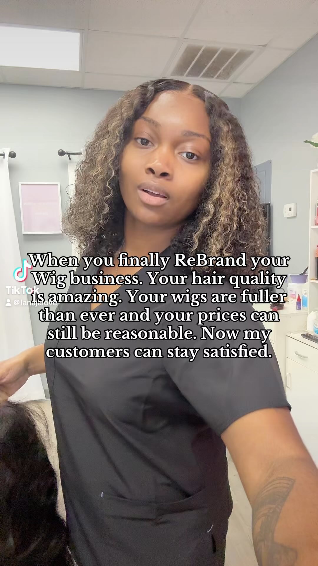 BossMayne Units is evolving. I love that for Her! 💗 We now have fuller, beautiful wigs. Come get the experience! Www.bossmayneunits.com
#wigunits #wigmaker #hairstylist #explorepage #wigs #hairstyles #hair