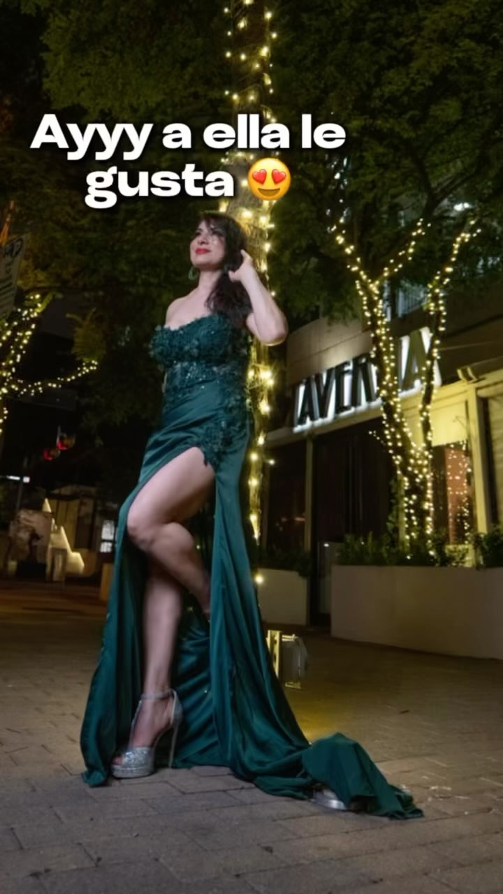 Cuando el trending te llama, no puedes decir que no—es como el chocolate: siempre cae bien! 🍫🎤 Y a ti cual te gusta
#thesexychefmina👠
#loschilakillers
