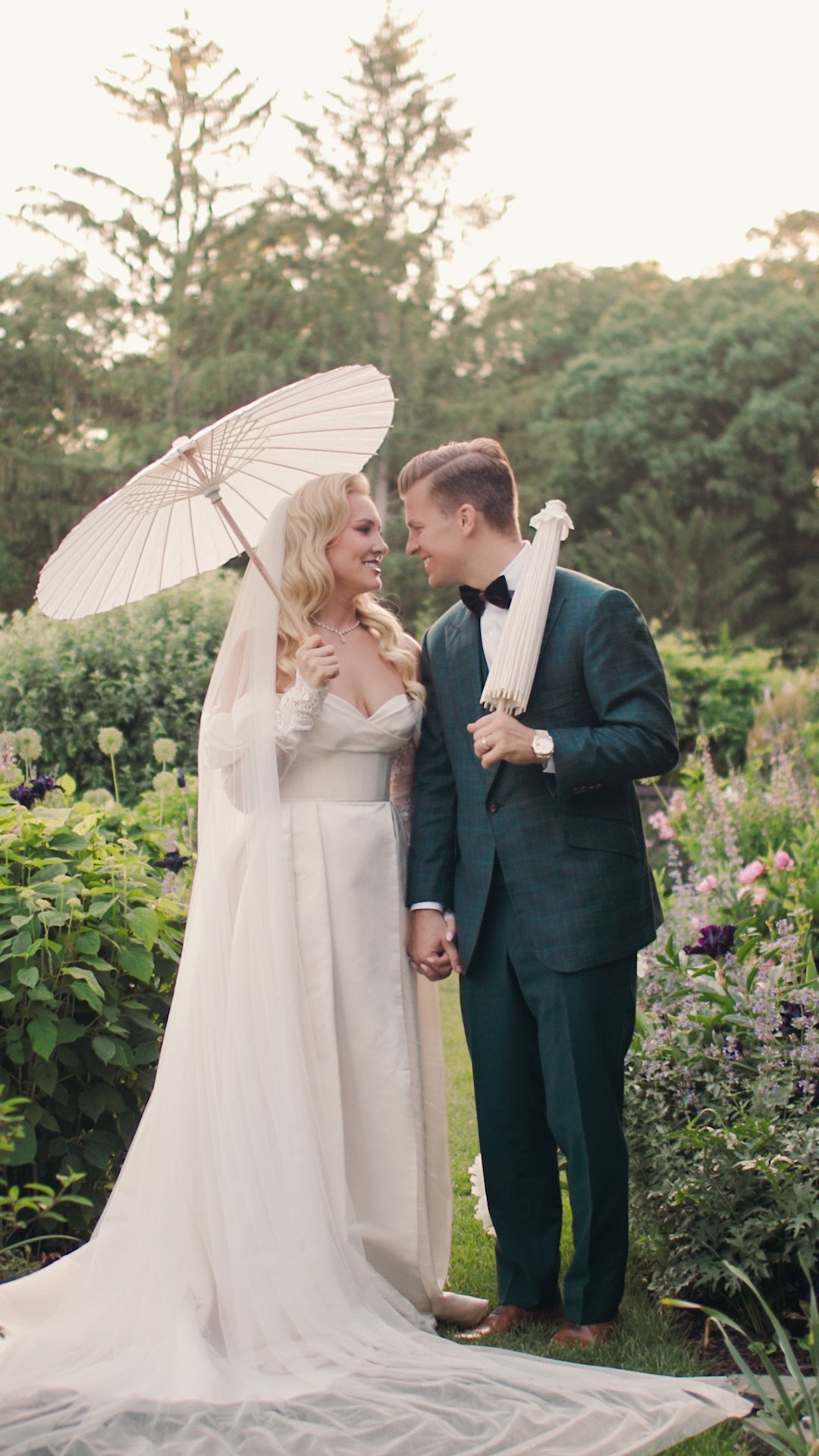 🌿🌹A gorgeous day at Greencrest Manor with Megan & Troy! The elegance, the florals, the suit, the dress…we were so inspired by the vision of this day and it all just came to life so beautifully! Cheers to M&T and beholding the ones we love!💕🥂
Venue: @greencrest_manor
Planning & Floral: @moderndaycollective
Photography: @athornsphoto
Beauty: @elegantonarrival
Entertainment: @frittsandchipsmusic
String Quartet: @rondostringquartet
Cake: The Cake Boutique