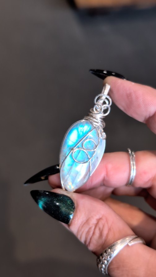 Throwin it back to this super flashy Moonstone while I'm working on another custom order 😉
•
•
•
#blackbirdavenue #rainbowmoonstone #wirewrappedjewelry #sterlingsilverwirewrap #sterlingsilver #moonstonependant #australianwitches #yarravalley #yarraranges #upperyarravalley #shoptheyarravalley #yarrajunction #warburton #healesville