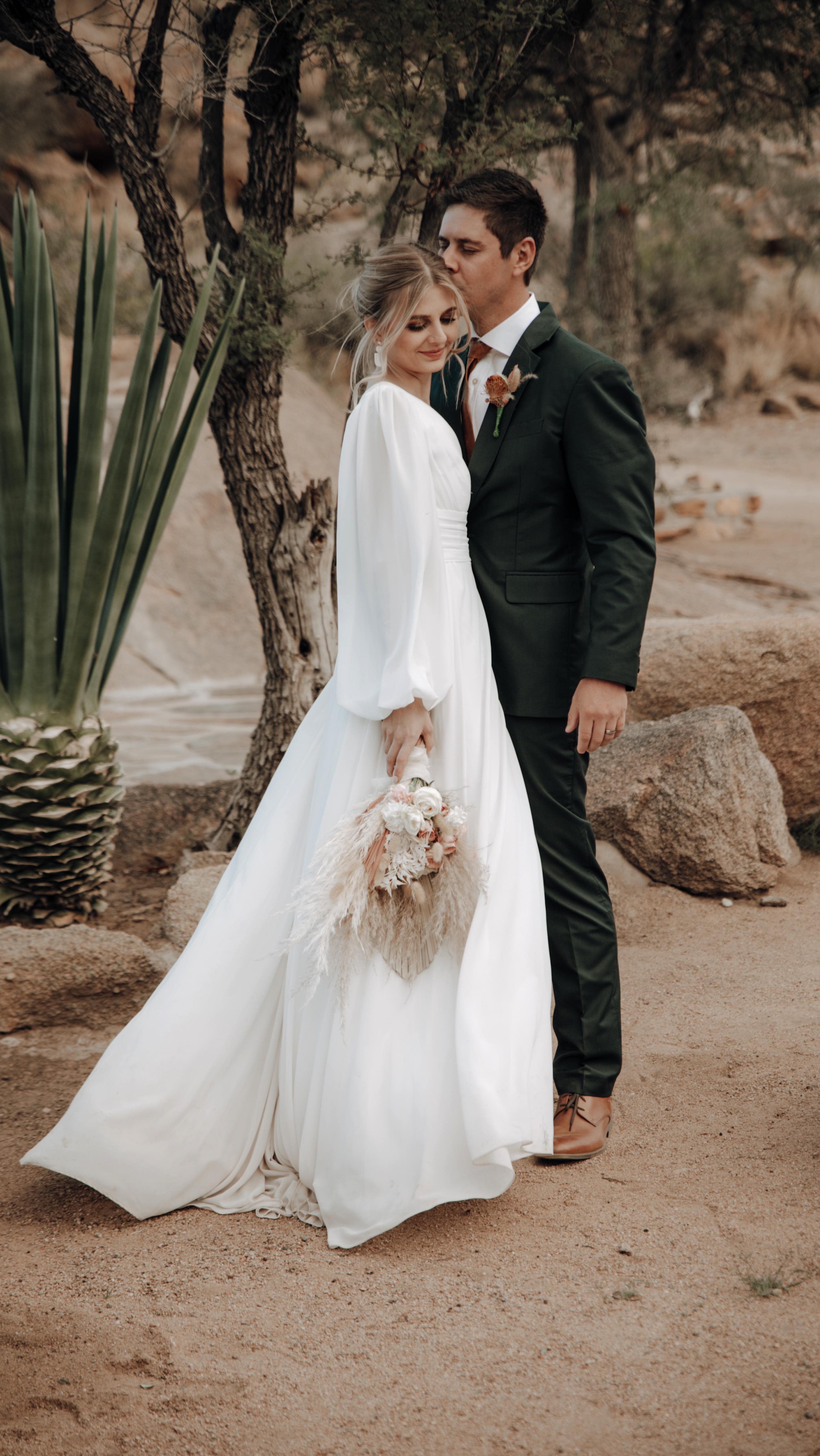 Sechs Monate ist die Hochzeit schon her! 🤍🥰
Verrückt, wie schnell die Zeit vergeht. Ich dachte ich zeige euch heute aber endlich mal unser Video! Wir haben so lange überlegt ob wir wirklich ein Video möchten und ich bin sooo happy mit der Entscheidung! 😍 Wenn ich könnte, würde ich die Zeit zurück drehen und den ganzen Tag noch einmal durchleben 😍🥰
🇬🇧 it’s been six months since the wedding! 🤍🥰
Crazy how fast time flies. I thought I will share the wedding video with you today! We were contemplating if we should actually get a video but we are sooo happy with the decision! 😍 I would love to turn back time and just relive that day again 😍🥰
#namibia #moveabroad #wedding2024 #bride2024 #africa #travel #dreamwedding