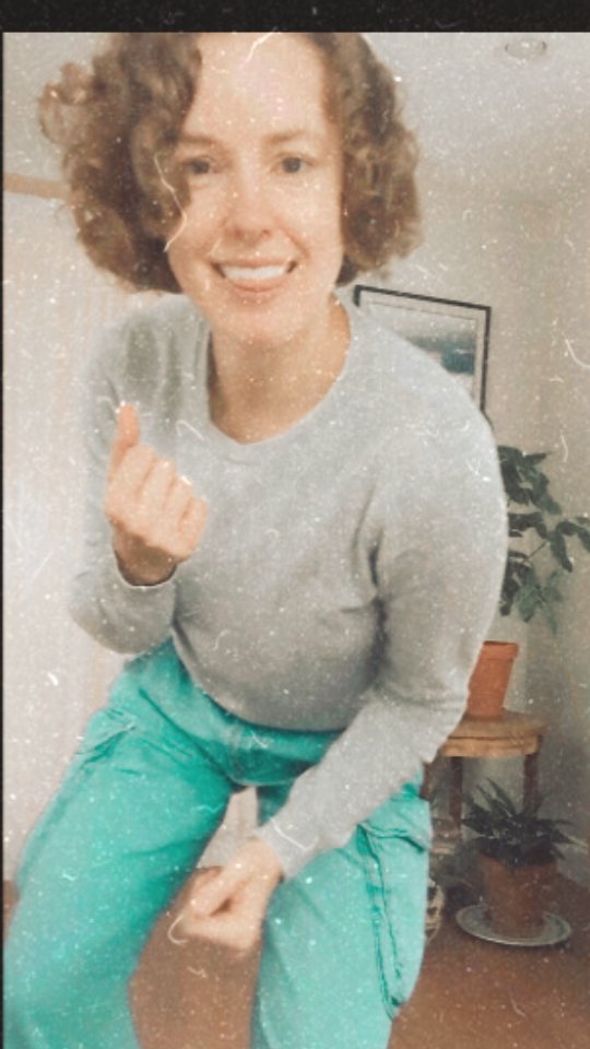 Yes, we learn ballet, jazz, groove and tiktok dances in my trauma-informed, mindful dance classes 😂 Thank you, Sept Dance Series students!! I had so much fun dancing with you, especially celebrating the last class by teaching the #cuffit dance 😎 Stay tuned, or join my dance class mailing list, for info on future classes.
#cuffit #cuffitchallenge #cuffitdancechallenge #joyhealing #dancetherapy #dancechallenge #somatictherapist #mindbody