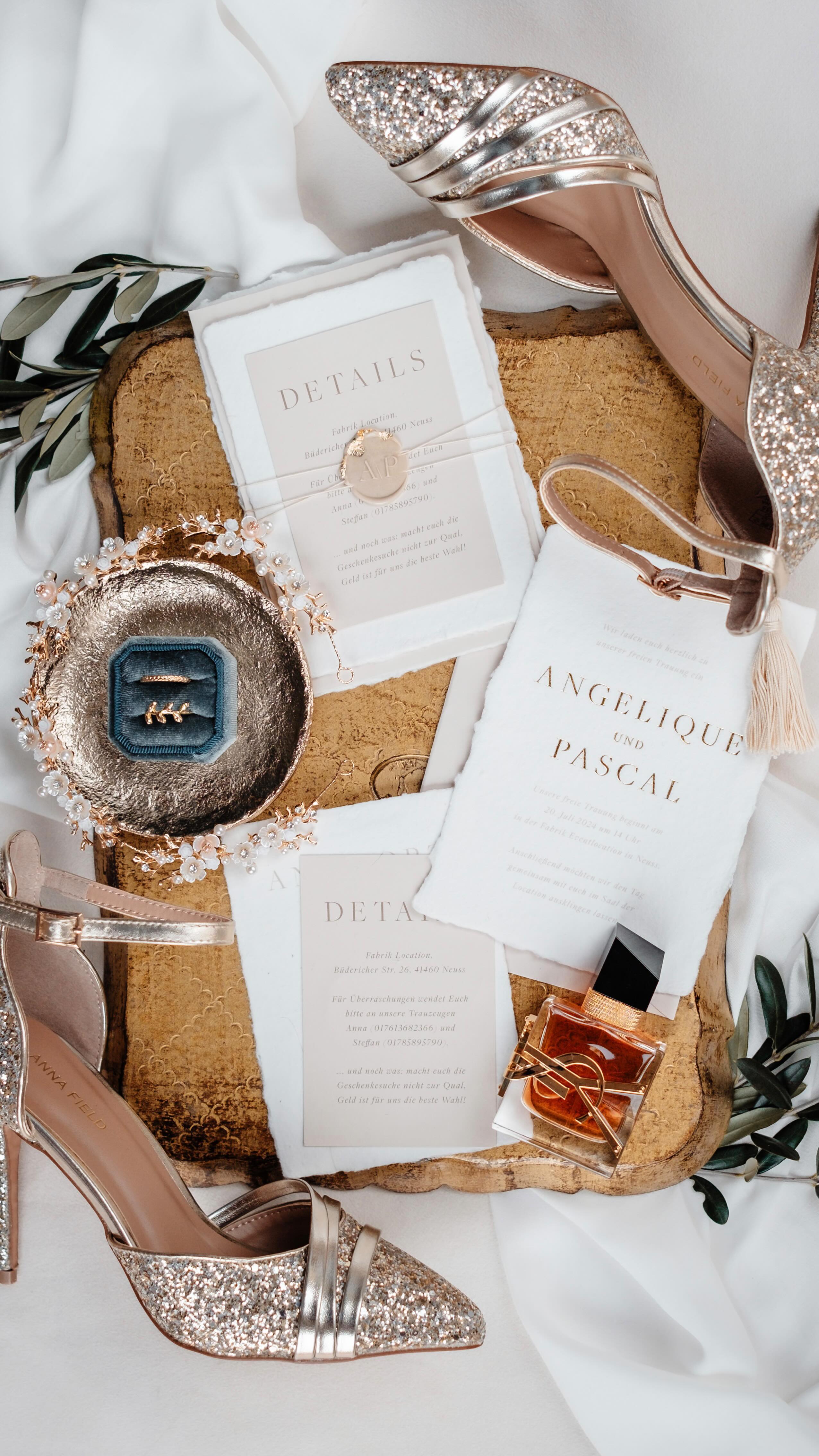 It’s all about the details...
Wedding Flatlays are our passion.
Thank you @kreativstier
#stationery #weddingdetails #brideaccessories #weddingdecor #papeteriemariage #flatlaystyle #weddinginspiration #weddingphotography weddingdeco #wedding2025 #weddingideas #hochzeitsfotografie #weddingday #gettingready #weddingphotography #weddingphotographer #hochzeitsfotografnrw