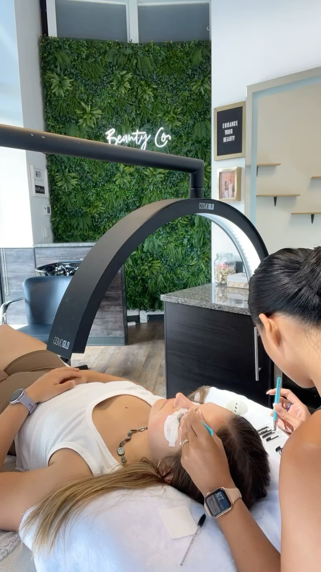 I always recommend classic lash extensions on first time clients that have full healthy natural lashes😊