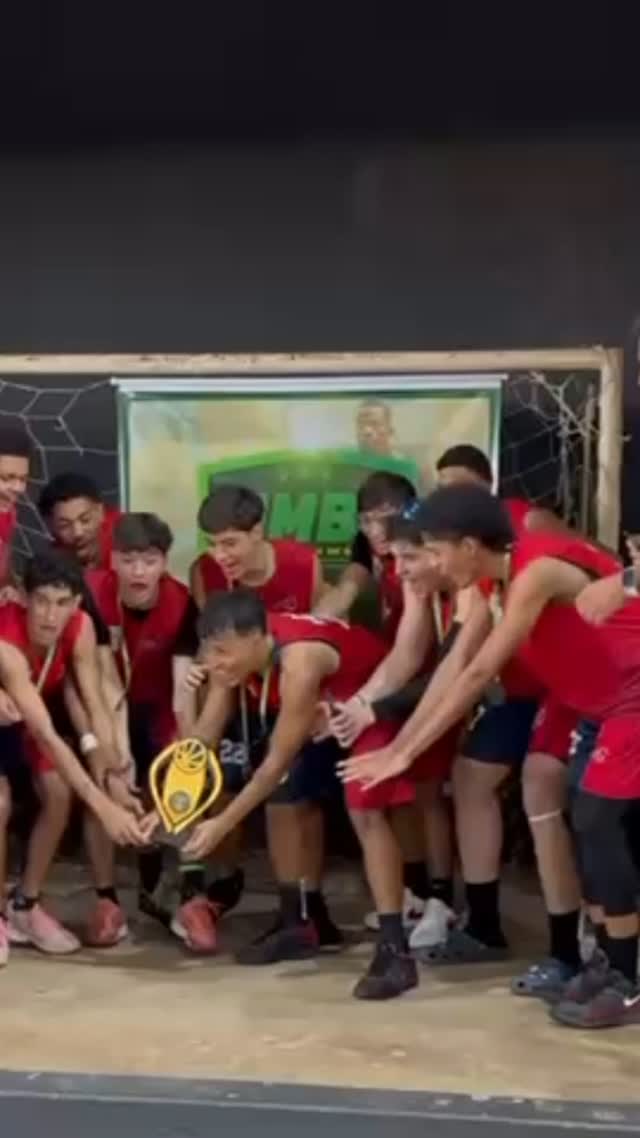 É CAMPEÃO!!!
A equipe Sub 19 da AEGB sagrou-se campeã da Liga Metropolitana de basquete @limba_goias
Parabéns pela conquista e vamos por mais!!!
#basquetedebase #aegb #esporteeeducaçao