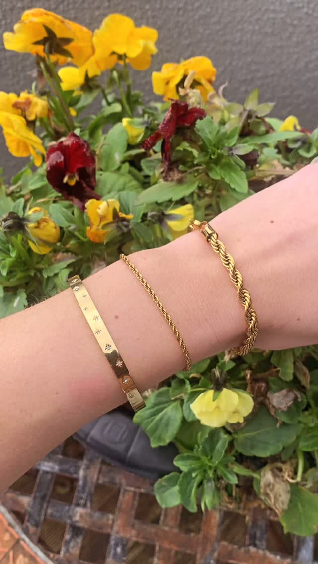The perfect gold line up for the week! ✨🤎