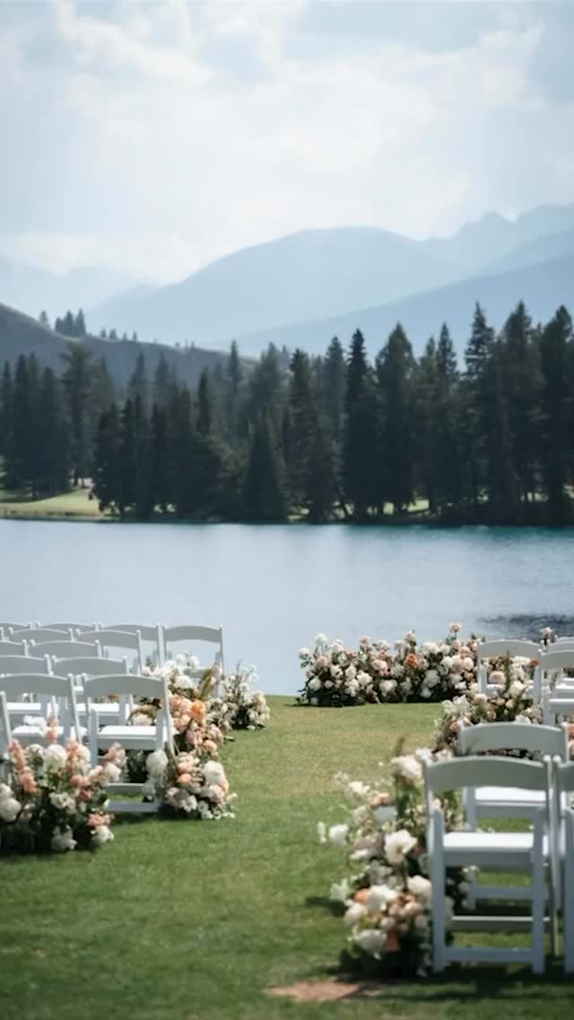 Ready to say ‘I do’ to your next career move? 💍
@fairmontjpl is looking for their next Wedding Sales & Catering Manager - someone who’s passionate about making special happen for every “happily ever after”.
#MakeSpecialHappen #LeadershipOpportunity #JoinOurTeam #NowHiring
Content Credits:
Planning & design @jbweddings @suzdargis
Primary photographer @emilyschutzphoto
Video @castanofilms
Second photographer @louiseharriet