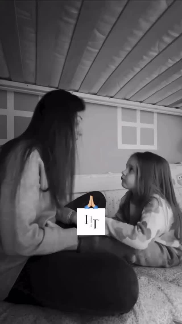 Chaque jour, ce quâon se dit façonne notre Ă©tat dâesprit, notre Ă©nergie, notre confiance. Les affirmations positives ne sont pas « juste des phrases », ce sont des graines quâon plante dans notre esprit đ±
Notre cerveau croit ce quâon lui raconte. RĂ©pĂ©tĂ©es avec intention, les affirmations positives reprogramment nos pensĂ©es, nous alignent avec qui nous voulons devenir et nous ouvrent Ă de nouvelles possibilitĂ©s. Notre discours intĂ©rieur est notre premier moteur â€ïžâđ„
đ¶đŒ Les mots quâun enfant entend â et surtout ceux quâil se dit â deviennent la base de son estime de soi. Apprendre et intĂ©grer les affirmations positives Ă un enfant dans son Ă©ducation, câest lui offrir une boussole intĂ©rieure, une sĂ©curitĂ© Ă©motionnelle, une force face aux doutes âïž
Ces phrases simples, rĂ©pĂ©tĂ©es avec amour, construisent des adultes confiants, rĂ©silients et alignĂ©s. Plus on sĂšme tĂŽt, plus les racines sont solides đł
âĄ
.
.
#apaisement #serenite #peace #bienetre #etrebien #sante #equilibre #balance #corps #coeur #ame #esprit #amourdesoi #estimedesoi #selflove #selfconfidence #confianceensoi #amatherapeute #selfcare #montpellier #care #affirmations #positives #positive_vibes #positive #croyances #croyancesaidantes #cerveau #brain #neurotraining