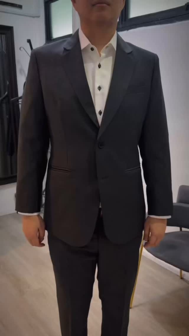 ✨Style that marks a new chapter.
For his ROM, our client chose a dark grey Merino wool overcoat—subtle, refined, and effortlessly sharp. Clean lines and quality fabric made just right for such a meaningful day.
Thank you for choosing Este Bartin to be part of this special beginning.
#EsteBartin #ROMStyle #MerinoWool #CustomOvercoat #ModernGroom #TailoredForYou