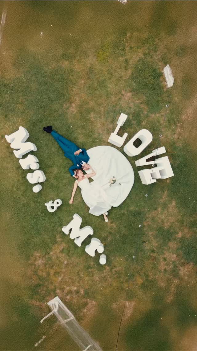 Quando l’amore sincero incontra la magia di un giorno perfetto, ogni istante diventa eterno. Il 2 Giugno abbiamo avuto l’onore di raccontare la storia di Vanessa e Valerio, una coppia unita da uno sguardo complice e un sentimento profondo. Tra emozioni vere, una giornata indimenticabile, ricca di sorrisi, abbracci e felicità condivisa. Un racconto visivo che porterà per sempre con sé l’anima di questo splendido matrimonio. Auguri di cuore a voi, Vanessa e Valerio!
@vanessameregaglia @vale_arim92 @a_ca_del_zep
#wedding #matrimonio #reel #fotografomatrimonio #studiofotografico #acadelzep #cogliate #weddingfilm #weddingphotography #weddingday #love #emotions #StilfotoWedding