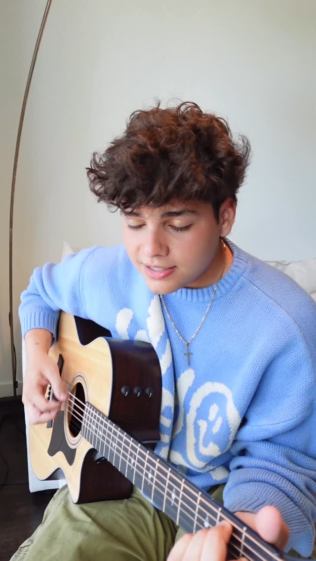 What should i record next? (this song hits so hard😫)
.
.
@samfischer - This City
.
.
#samfisher #samfischer #samfischerfans #thiscity #cover #music #singer #artist #musician #sing #coversong #florida #thomasberberian #video #songwriter #westpalmbeach #guitar #taylor