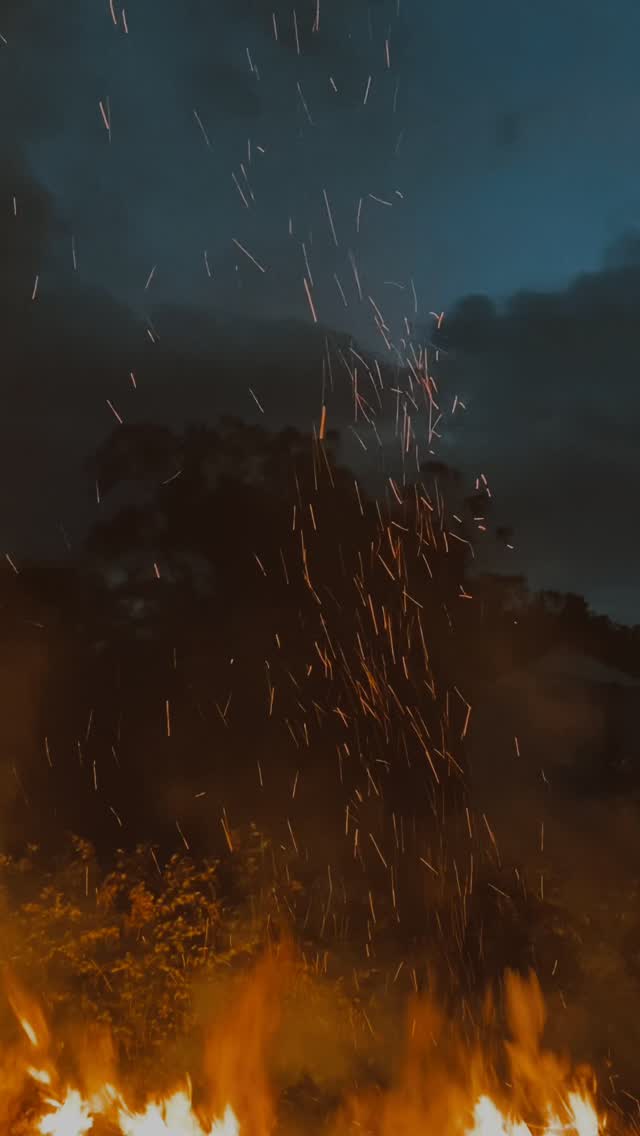 I was nervous to share this piece. It’s raw and uncomfortable. I held back for months.
Suddenly I had a sense I needed to share it. As it is. Unresolved. Just pure reflection - a small vignette of moments.
I feel it timely as we are grappling with death in so many ways right now. Online we see it, viscerally we feel it.
Love teaches us about grief but what do we know?
What do our collective experiences tell us?
Seeing Dead People is now live on my substack if you care to read.
Link in bio
#greif #death #poem