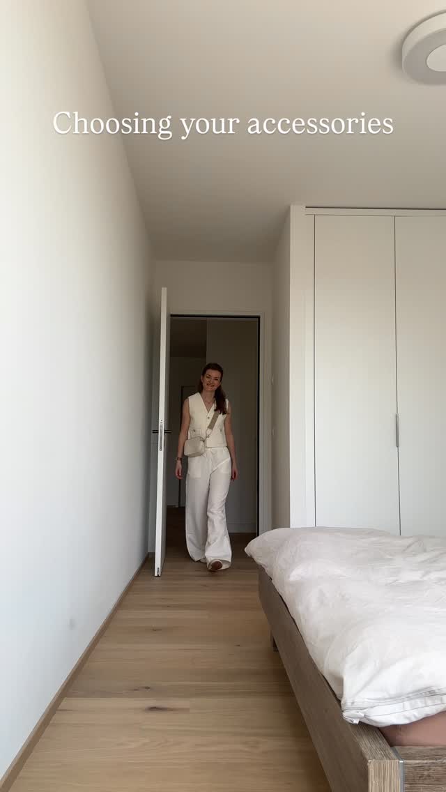 🎒✨ SIZE MATTERS… when it comes to your accessories! ✨👛
➡️ Let’s talk scale—one of my favourite styling tools to help you feel balanced, confident, and completely YOU.
✅ Whether it’s a handbag, earrings or a bold necklace, choosing the right size for your frame makes ALL the difference.
Here’s the cheat sheet:
👠 Petite (under 5ft3)? Think sleek + small—delicate bags and fine jewellery will harmonise with your proportions.
👗 Average height (5ft4–5ft6)? That’s me! 🙋♀️ I find small to medium accessories work best—big enough to make a statement without feeling overwhelming.
💃 Tall (5ft7 and over)? Go bold! Larger accessories add that WOW factor and balance out your height beautifully.
Today it’s all about bags, but this style rule applies to your whole accessory wardrobe—from sunnies to shoes. 🌈💎
✨ Style is all about knowing what works for YOU—and scale is a brilliant place to start.
💬 What’s your go-to bag size? Mini, midi or mega? Drop a 👜 below and let’s chat!
#PersonalStyleTips #AccessoryStyle #StyleScale #StyleAdvice #PetiteStyle #TallStyle #JewelleryTips #BagStyle #HowToStyle #AverageHeightStyle #StylingProportions #WardrobeWisdom #styleconfidence
