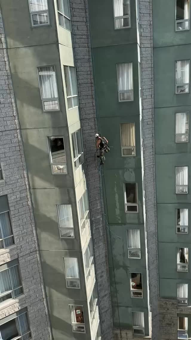 This week in Banff, Alberta 🌄
www.ropeadope.ca
#ropeaccess #workatheight #ropeaccess #ropeaccesstechnician #buildingmaintenance #safetyfirst #banff