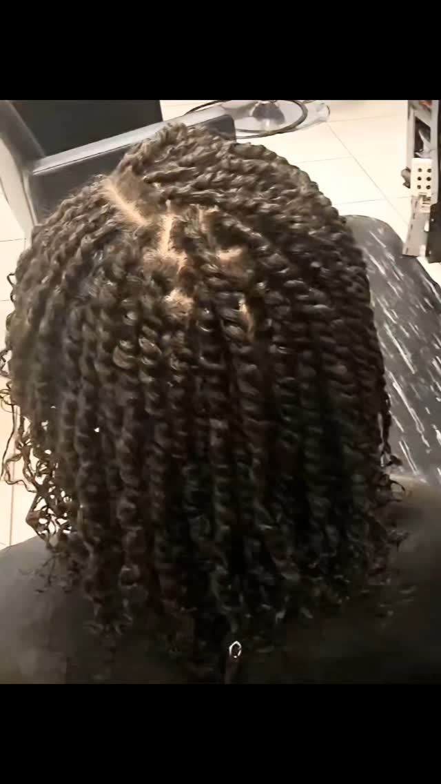 Need a refresh?? Let's discuss a regime for your tresses to get back on track. Natural hair services come with shamps and a complimentary conditioning treatment on your first visit. π π π
How to maintain this style: to manage frizz, sleep with a light bonnet, scarf, or satin/silk pillowcase. Always tie hair up when exercising/sweating. Twists should last 2 - 3 weeks.
#2strandtwists #mobilealhairstylist #naturalhairstylistmobileal #texturedhair #texturedhairstyle